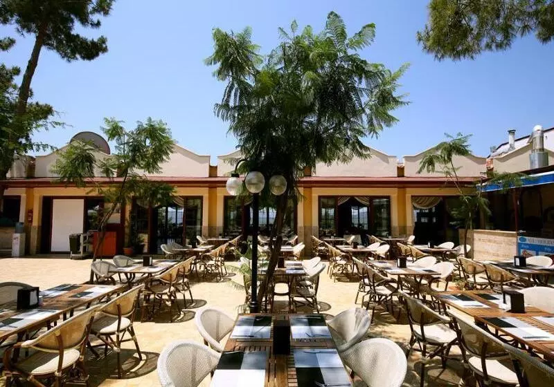 Отель Yel Holiday Resort   All Inclusive