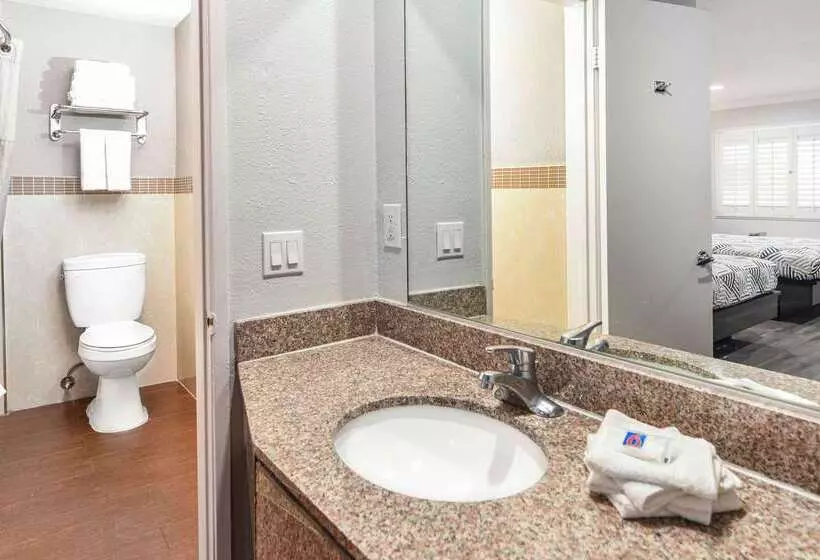 Motel 6anaheim, Ca  Convention Center