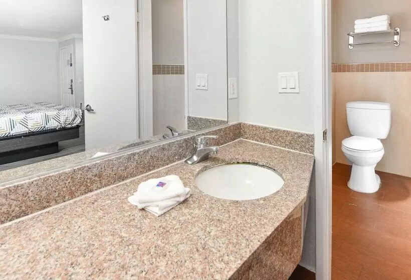 Motel 6anaheim, Ca  Convention Center