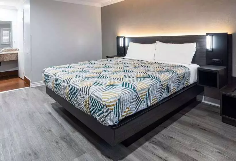 Motel 6anaheim, Ca  Convention Center