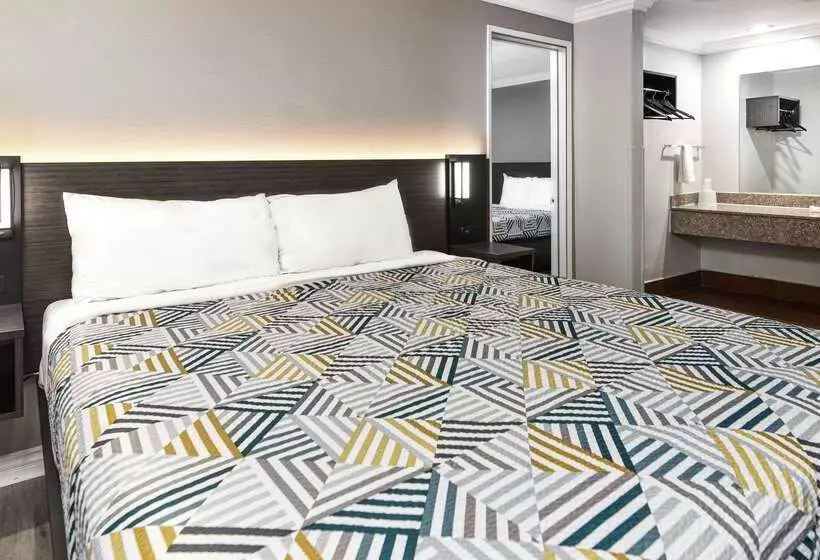 Motel 6anaheim, Ca  Convention Center