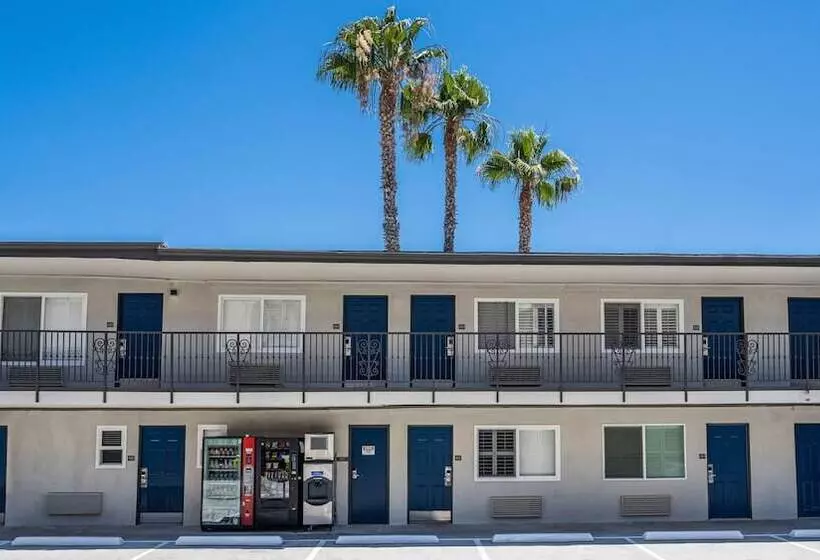 Motel 6anaheim, Ca  Convention Center