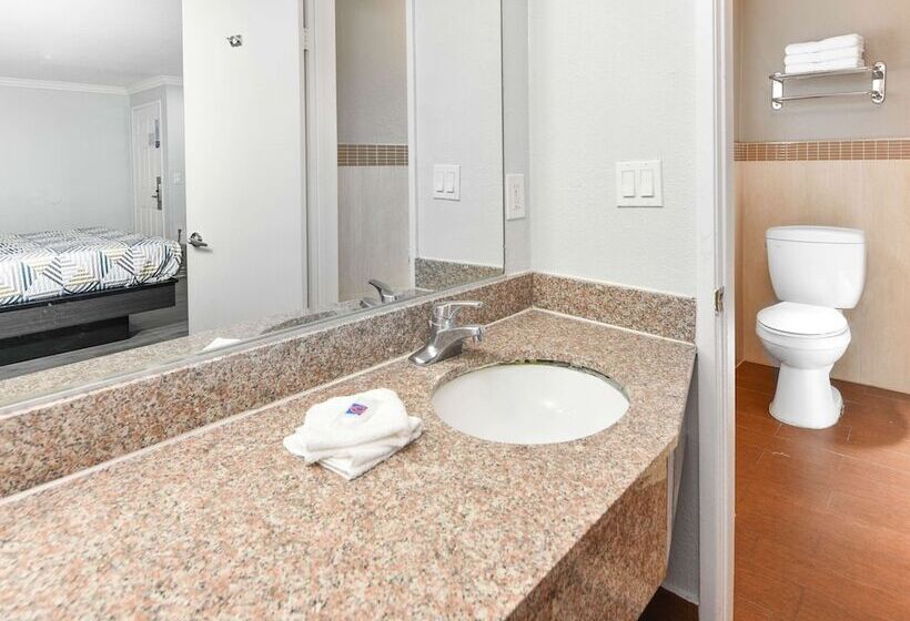 Motel 6anaheim, Ca  Convention Center