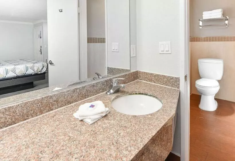 Motel 6anaheim, Ca  Convention Center