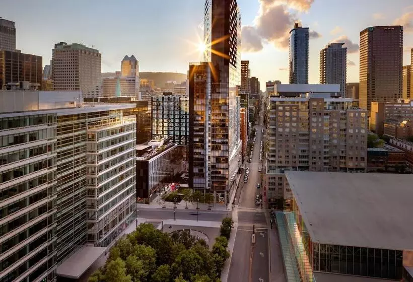 Humaniti Hotel Montreal, Autograph Collection