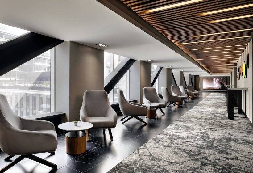 Humaniti Hotel Montreal, Autograph Collection