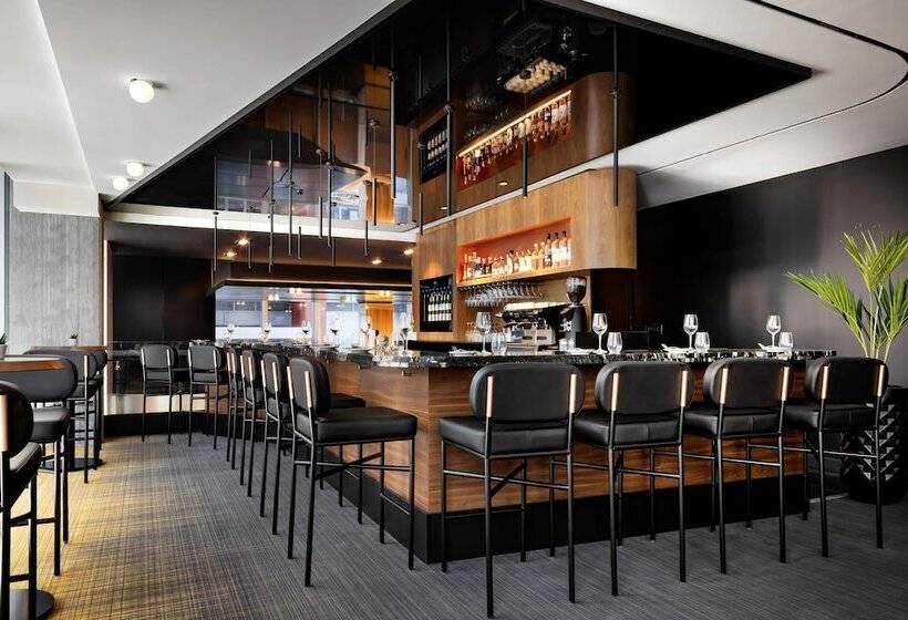 Humaniti Hotel Montreal, Autograph Collection