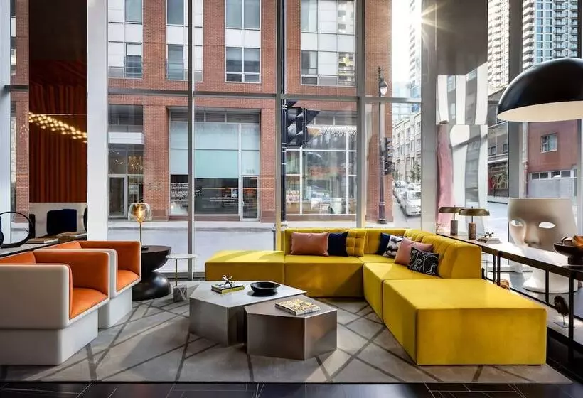 Humaniti Hotel Montreal, Autograph Collection