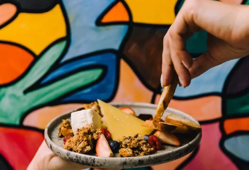 Humaniti Hotel Montreal, Autograph Collection