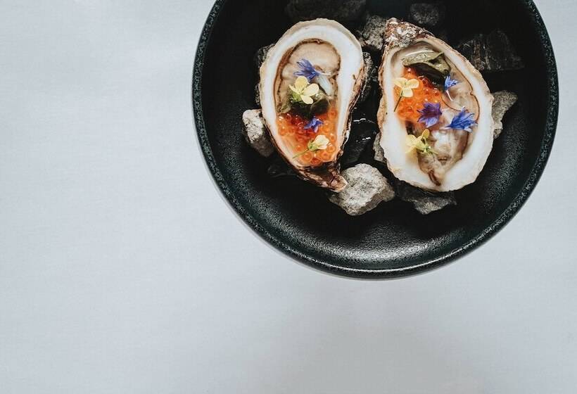 Humaniti Hotel Montreal, Autograph Collection