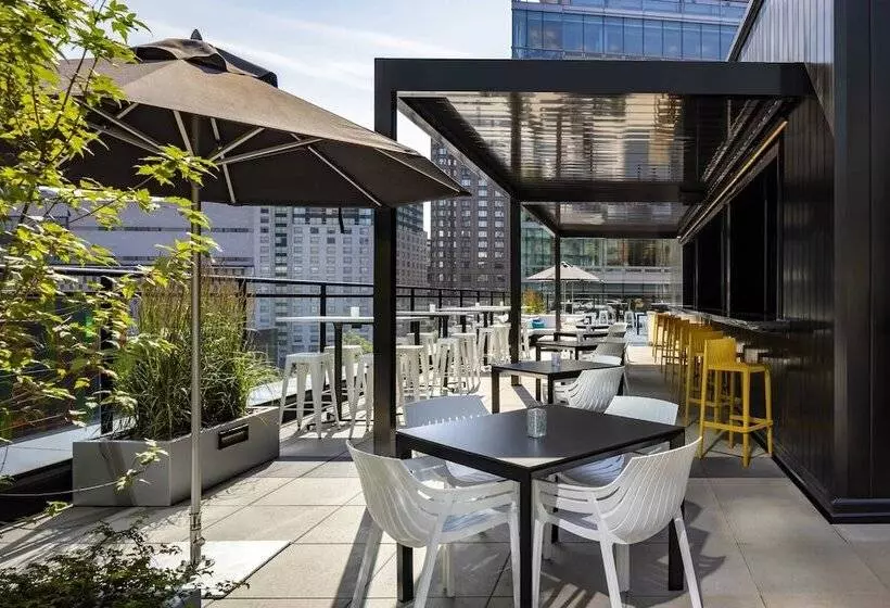 Humaniti Hotel Montreal, Autograph Collection