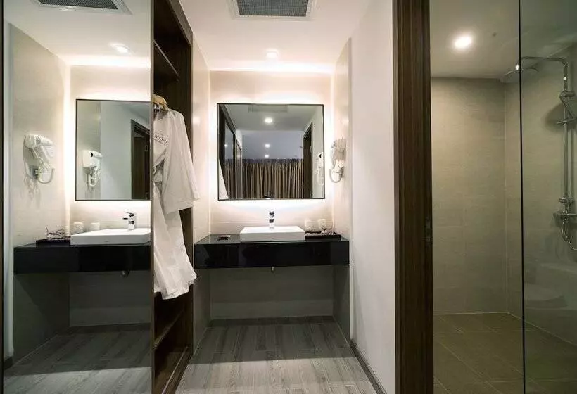 Lemore Hotel Nha Trang