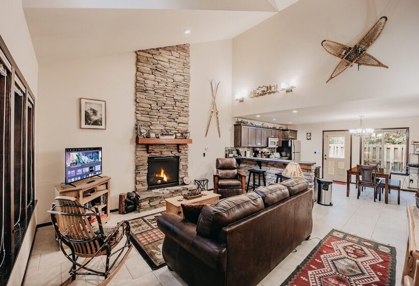 89gs   Hot Tub   Pets Ok   Wifi   Sleeps 4