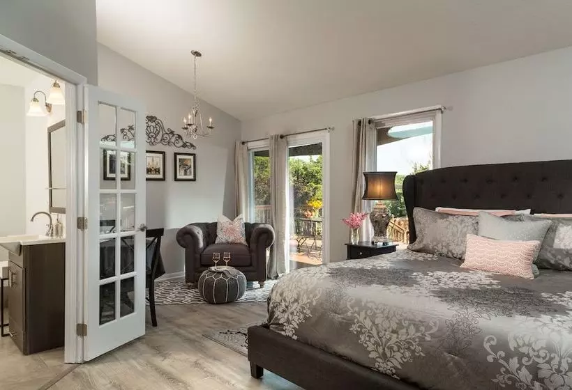 Aamiaismajoitus (B&B) Cedar Crest Lodge