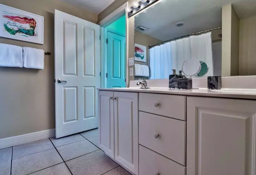 Hotelli Celadon: Unit 102 By Forehand Rentals