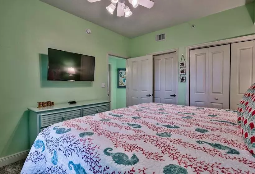 Hotelli Celadon: Unit 102 By Forehand Rentals