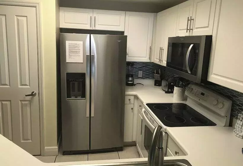 Hotelli Celadon: Unit 102 By Forehand Rentals