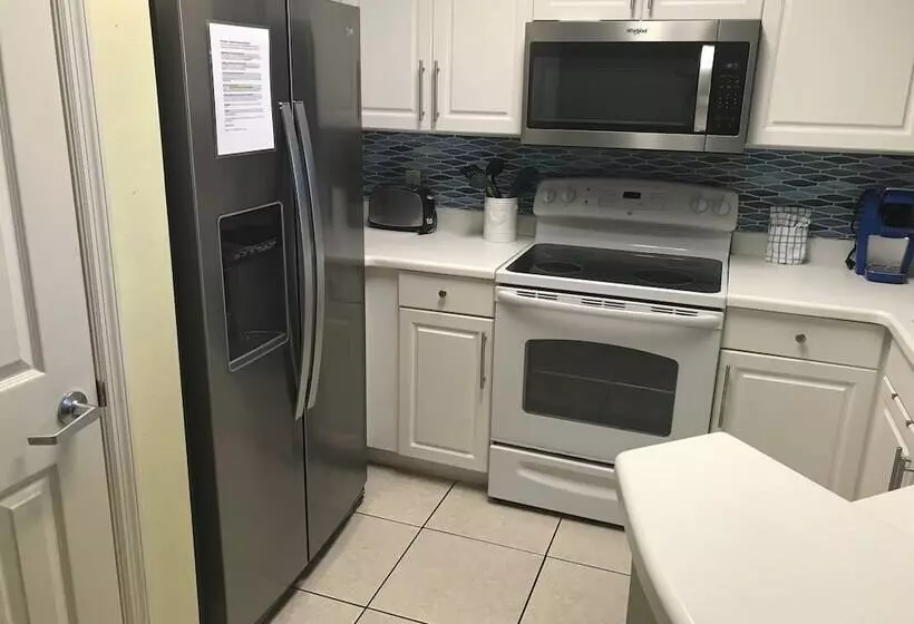 Hotelli Celadon: Unit 102 By Forehand Rentals