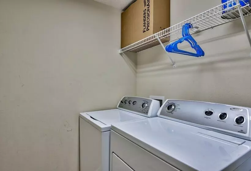 Hotelli Celadon: Unit 102 By Forehand Rentals