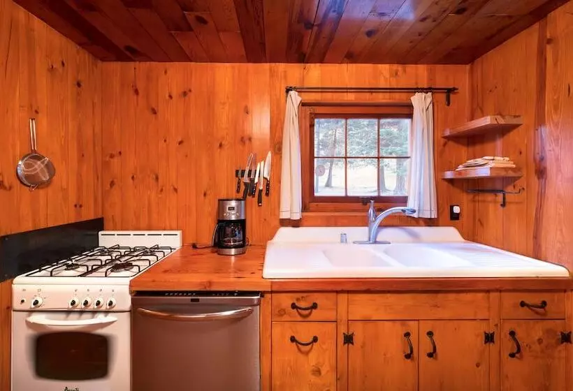 Hotelli Corkins Lodge