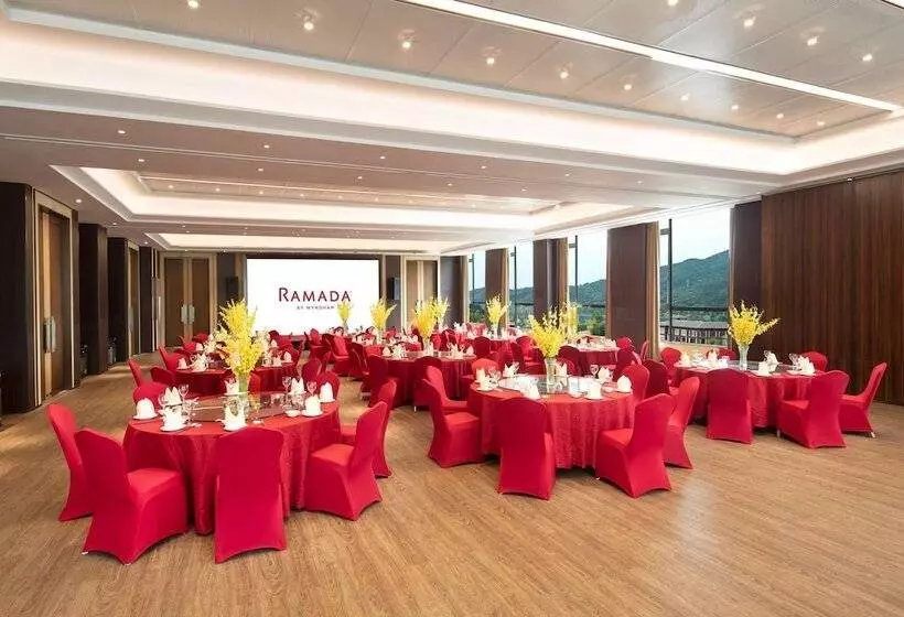 Hotelli Ramada By Wyndham Yingshan Jiulongwan Resort