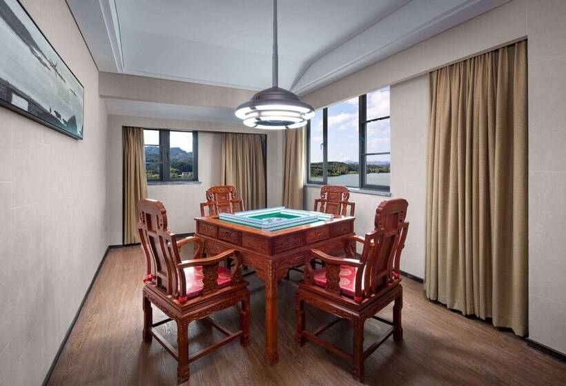 בית מלון כפרי Ramada By Wyndham Yingshan Jiulongwan Resort