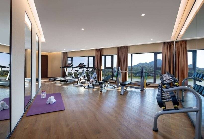 בית מלון כפרי Ramada By Wyndham Yingshan Jiulongwan Resort