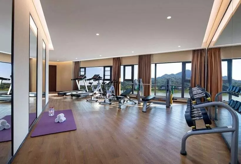 Hotelli Ramada By Wyndham Yingshan Jiulongwan Resort