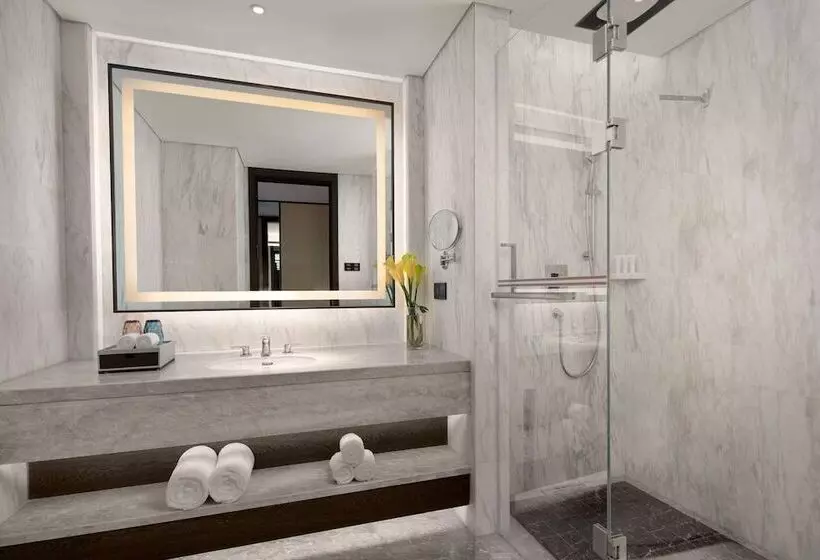 Hotelli Ramada By Wyndham Yingshan Jiulongwan Resort