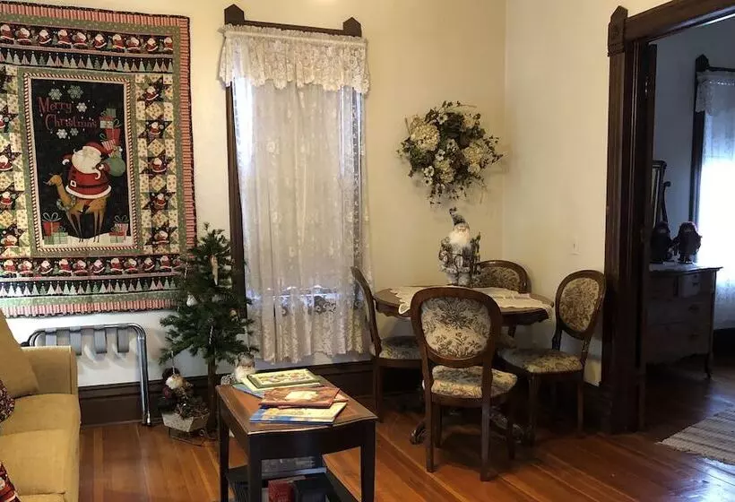 Taylor Made Bed And Breakfast