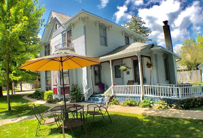 Taylor Made Bed And Breakfast