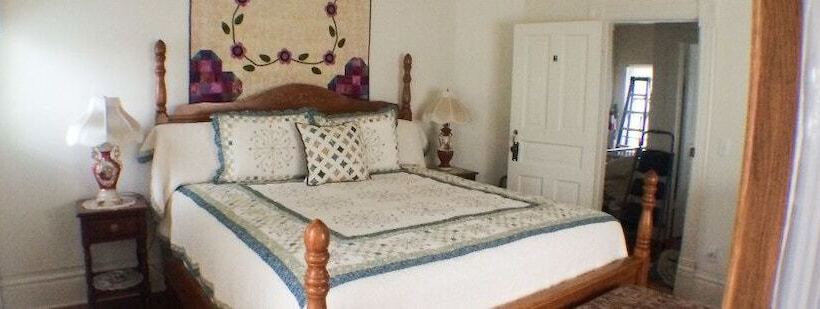 Taylor Made Bed And Breakfast