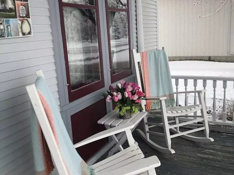 Taylor Made Bed And Breakfast