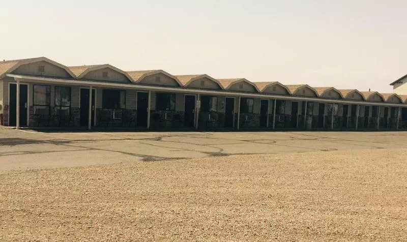 Whispering Sands Motel