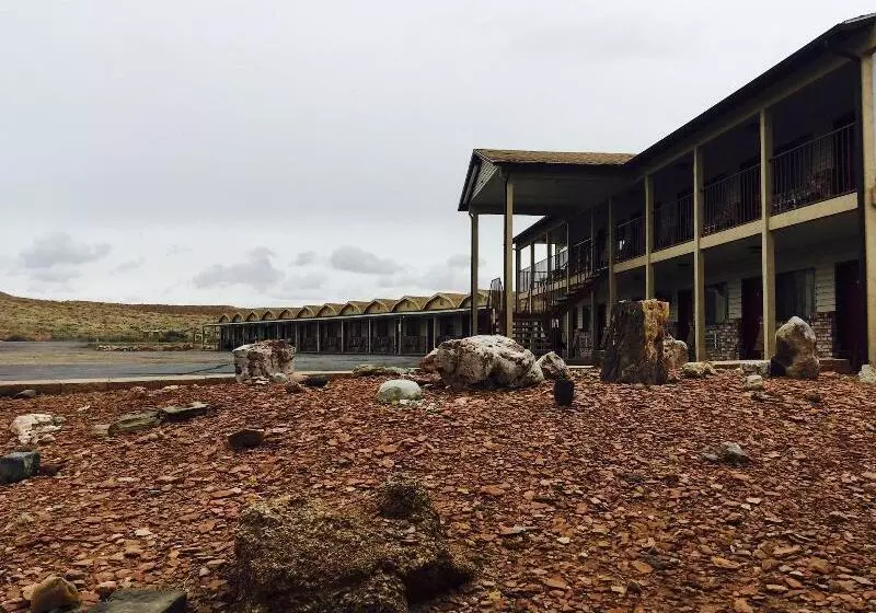 Whispering Sands Motel