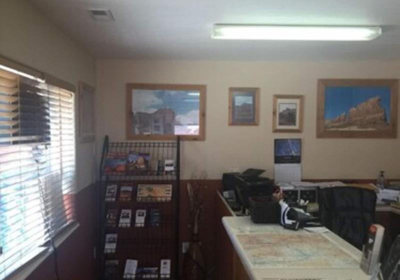 Whispering Sands Motel