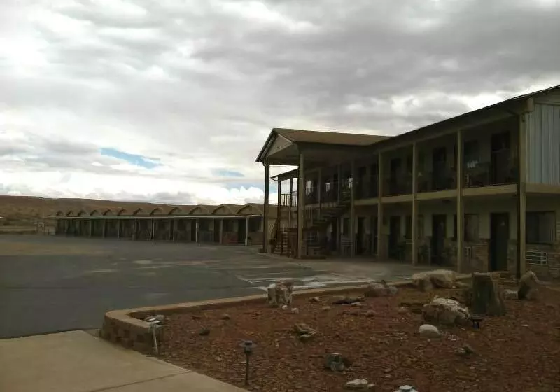 Whispering Sands Motel