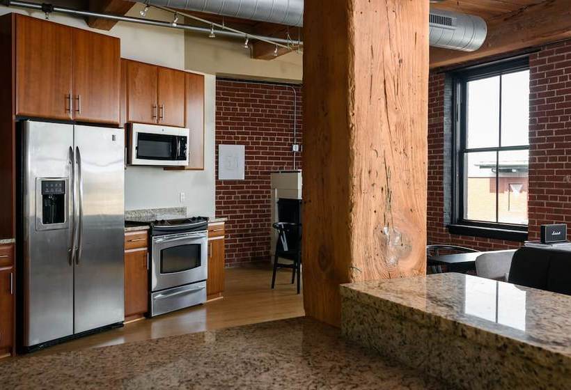 Bogen Spacious Dt Apts With Gym By Zencity