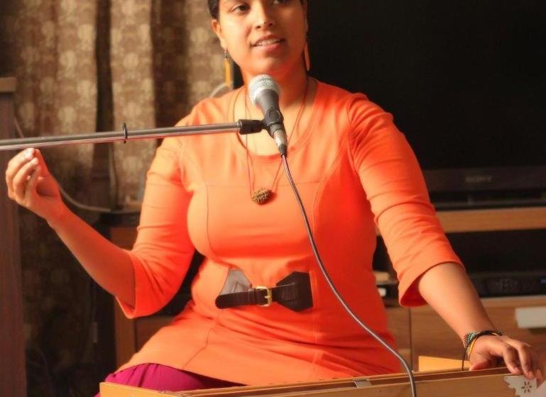 تختخواب و صبحانه Devi Music Ashram