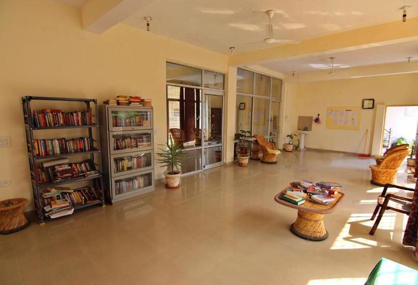 تختخواب و صبحانه Devi Music Ashram