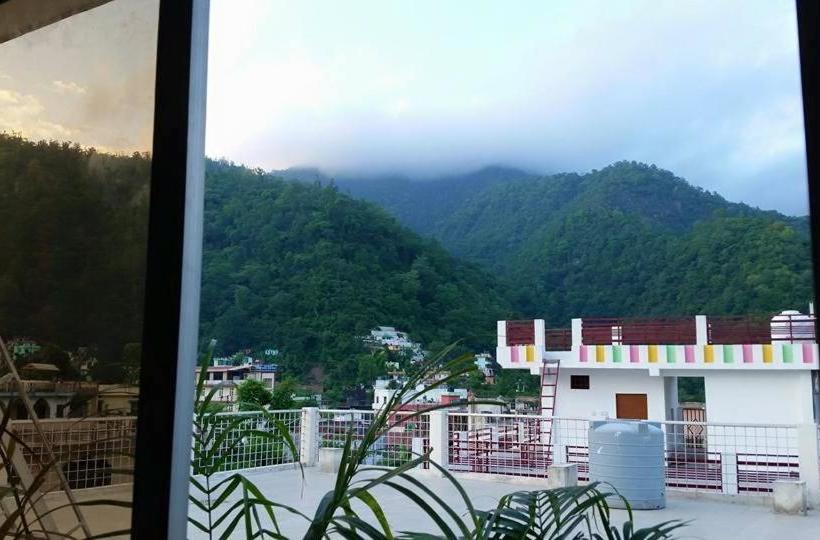 تختخواب و صبحانه Devi Music Ashram