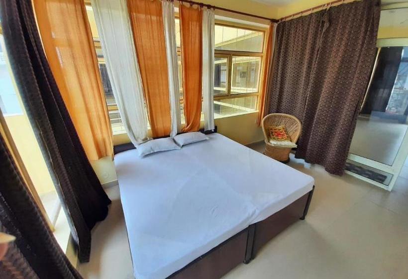 تختخواب و صبحانه Devi Music Ashram