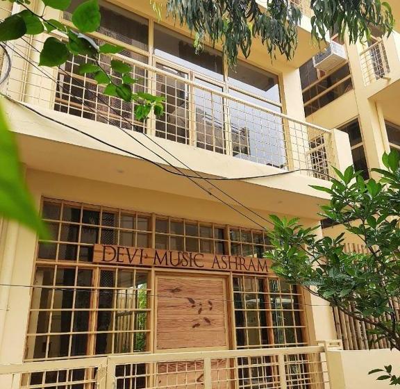 تختخواب و صبحانه Devi Music Ashram