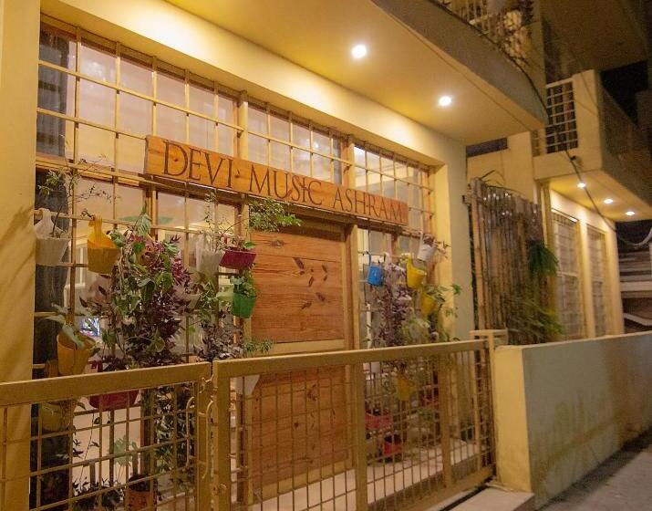 تختخواب و صبحانه Devi Music Ashram