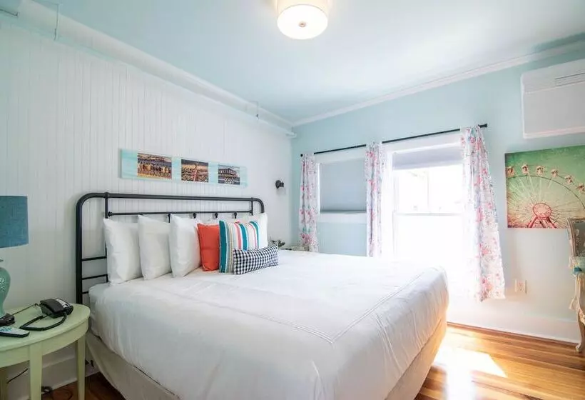Ocean House Boutique Hotel & Motel