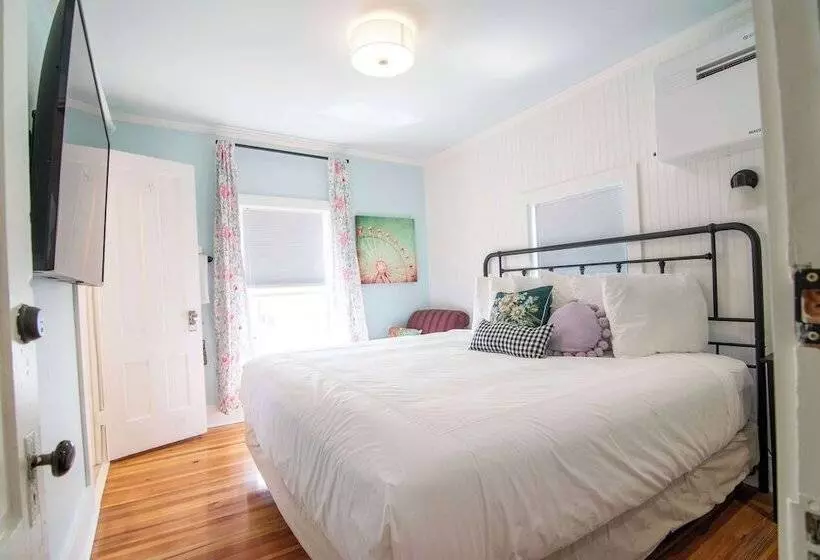 Ocean House Boutique Hotel & Motel