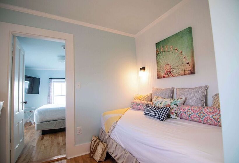 Ocean House Boutique Hotel & Motel