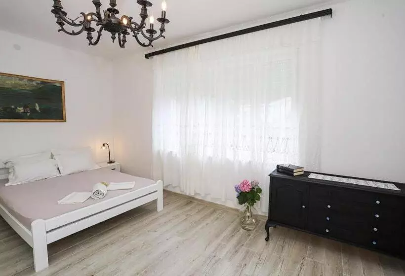 Guest House Topla