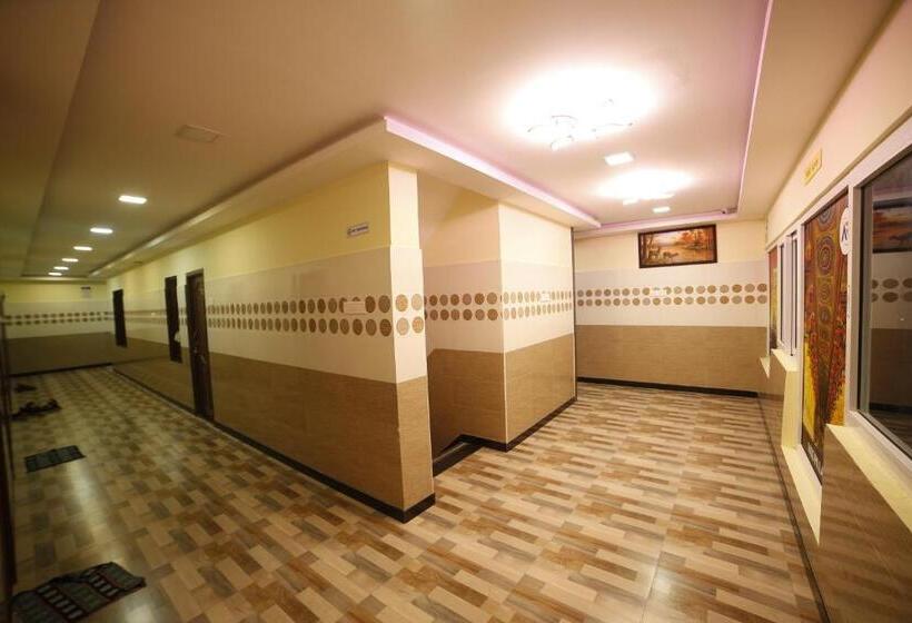 ホテル Akash Residency