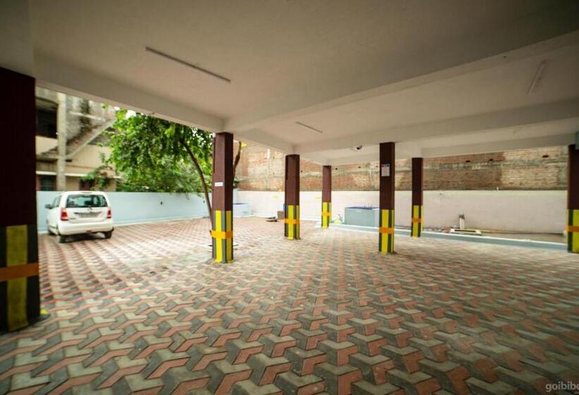 ホテル Akash Residency